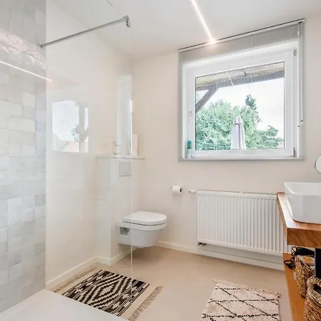 Beautifully Renovated Appt With Big Cosy Terrace Apartment